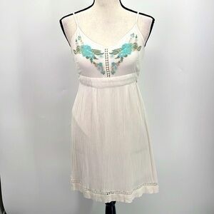 UEC Guess white crinkle fabric sundress blue floral embroidered top XS